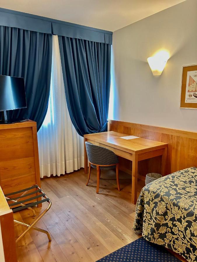 Hotel Due Torri Tempesta Noale Bagian luar foto
